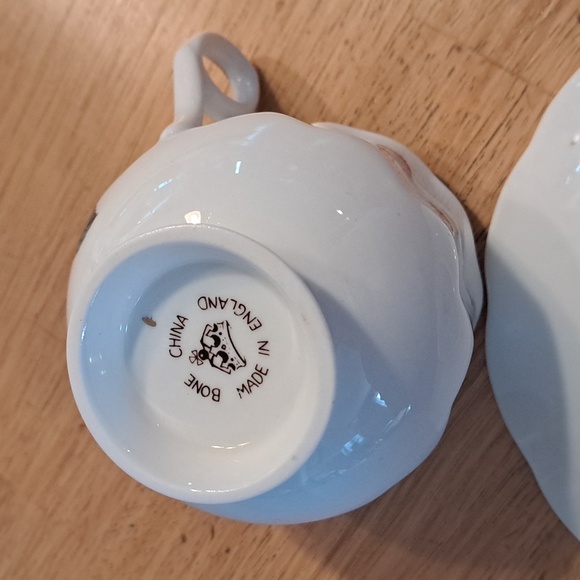 Bone china cup and saucer - Picture 5 of 6